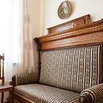 Апартаменты Pretty And Warm With Excellent Location