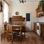 Pretty And Warm With Excellent Location Апартаменты