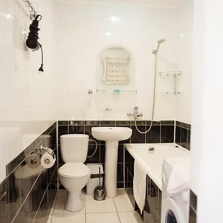 Pretty And Warm With Excellent Location *