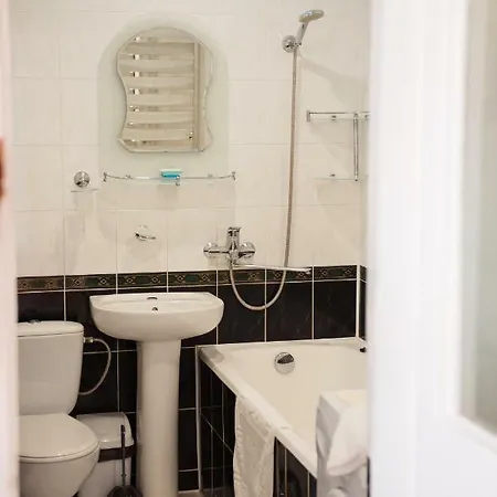 Pretty And Warm With Excellent Location Daire Lviv