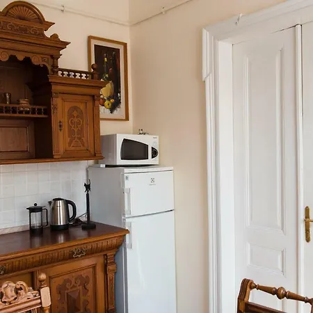 Pretty And Warm With Excellent Location Apartment