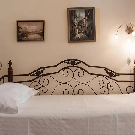 Pretty And Warm With Excellent Location *