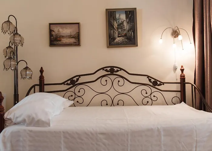 Pretty And Warm With Excellent Location *