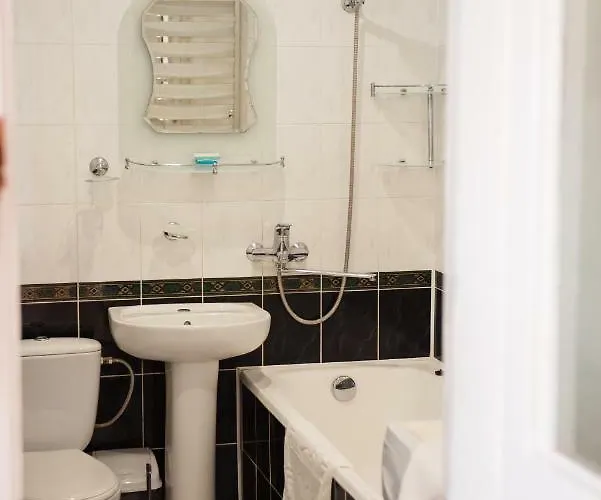 Pretty And Warm With Excellent Location Daire Lviv